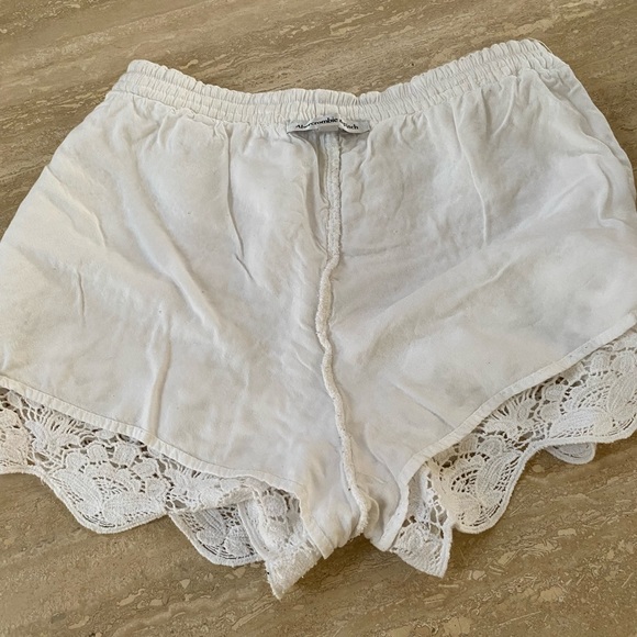 Y2K 90”s Victorian Romantic Abercrombie and Fitch white crochet shorts size S - Picture 2 of 12